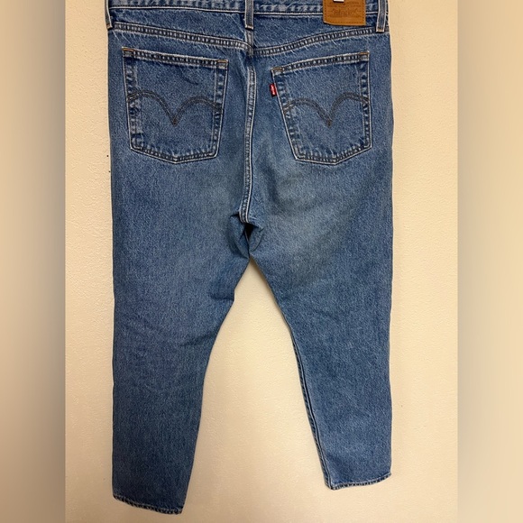 Levi's Wedgie High Rise Tapered Leg Jean Size 31 - Picture 6 of 11
